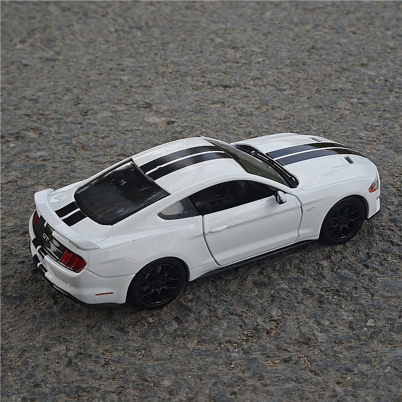 1:24 Mustang GT 2018 Legierung Sportwagen Modell Druckguss Metall Rennwagen Modell Hohe Simulation Sammlung Kinder Spielzeug Geschenk Ornament