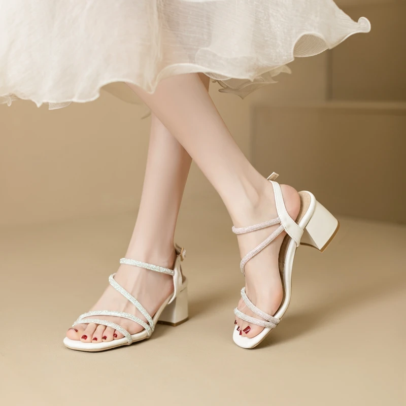 

ORCHALISA, дизайнерские сандалии со стразами, женские туфли на массивном каблуке 5 см, с пряжкой и ремешком, размер 50, 51, 52, 33, мягкая повседневная обувь