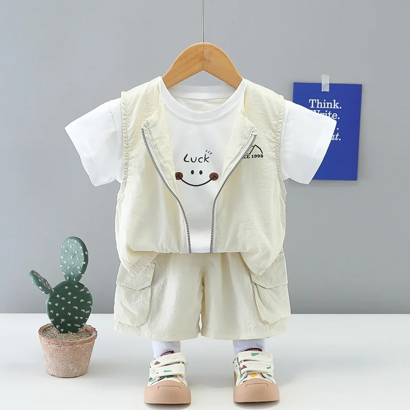 

Летние комплекты одежды для малышей: футболка + жилет + шорты, 3-х предметные костюмы для мальчиков, повседневные комплекты для путешествий.