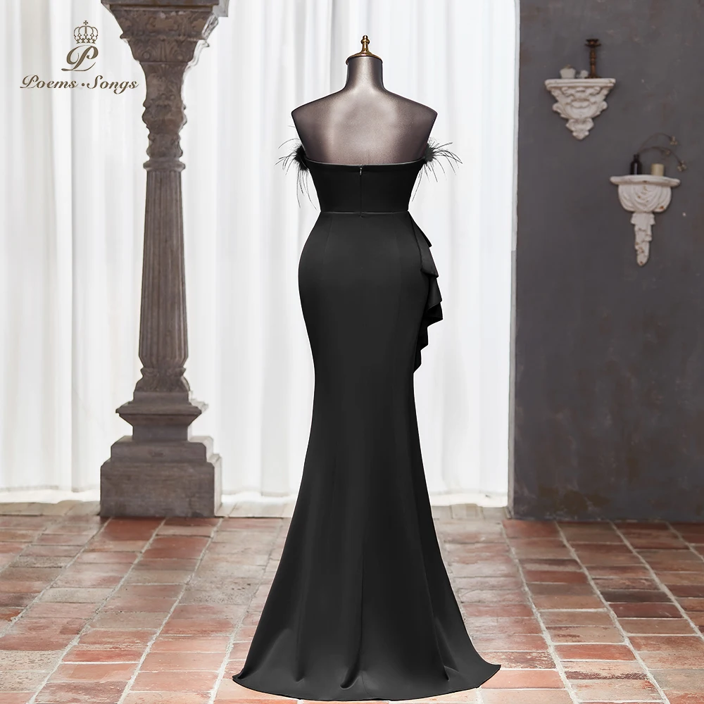 Elegante vestido de noite sereia preto sem alças com detalhes de penas, fenda lateral e detalhes com babados, perfeito para vestidos de fiesta