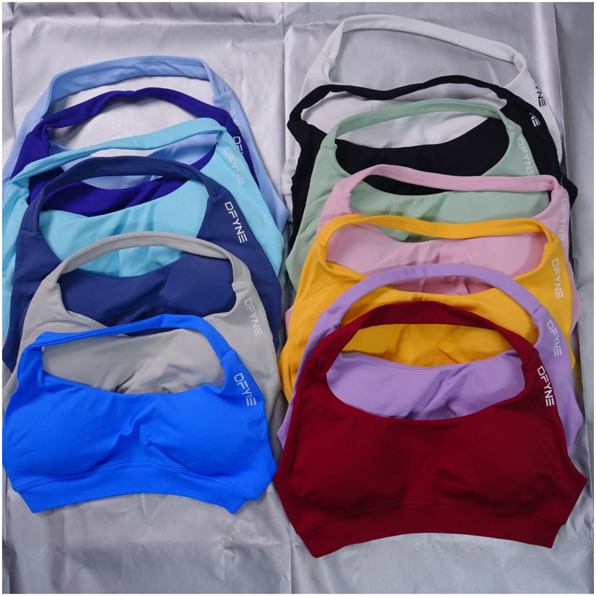 Yoga Impact Sports Bra With Logo Women Seamless Halter Bra Open Back Yoga Top Bras Medium Support Gym Crop Top Padded Sportswear