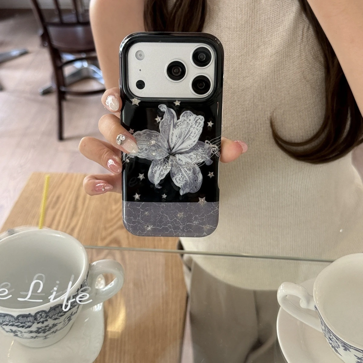 Funda Mate con Diseño de Estrellas y Flores de Lirio para iPhone 18 Ultra17 Air 16 15 14 13 12 11 Pro Max Mini XR XS 7 8 Plus, Antigolpes