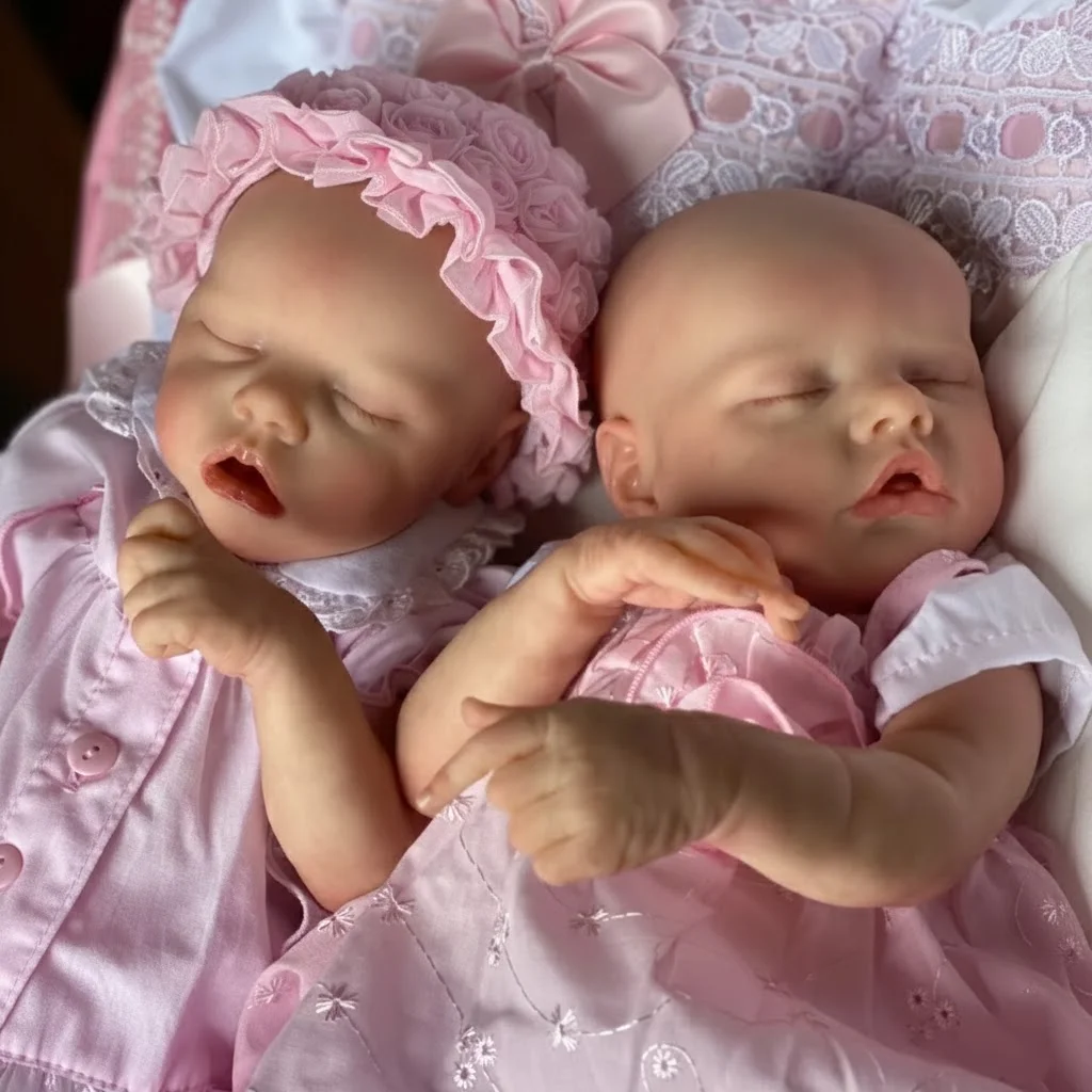 1 PCS/2 Styles Open Mouth & Washable 42-45CM Twins bebe reborn de silicona Girl Doll With Painted Skin Soft Newborn Girl Doll