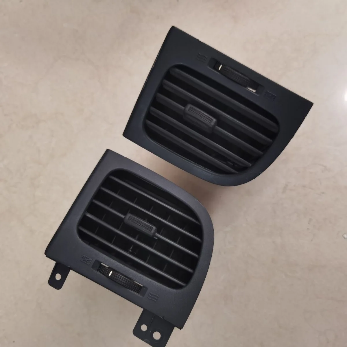 XUAN For Hyundai Accent Hatchback 2006-2011 Instrument panel air outlet table air conditioner air outlet nozzle paddle