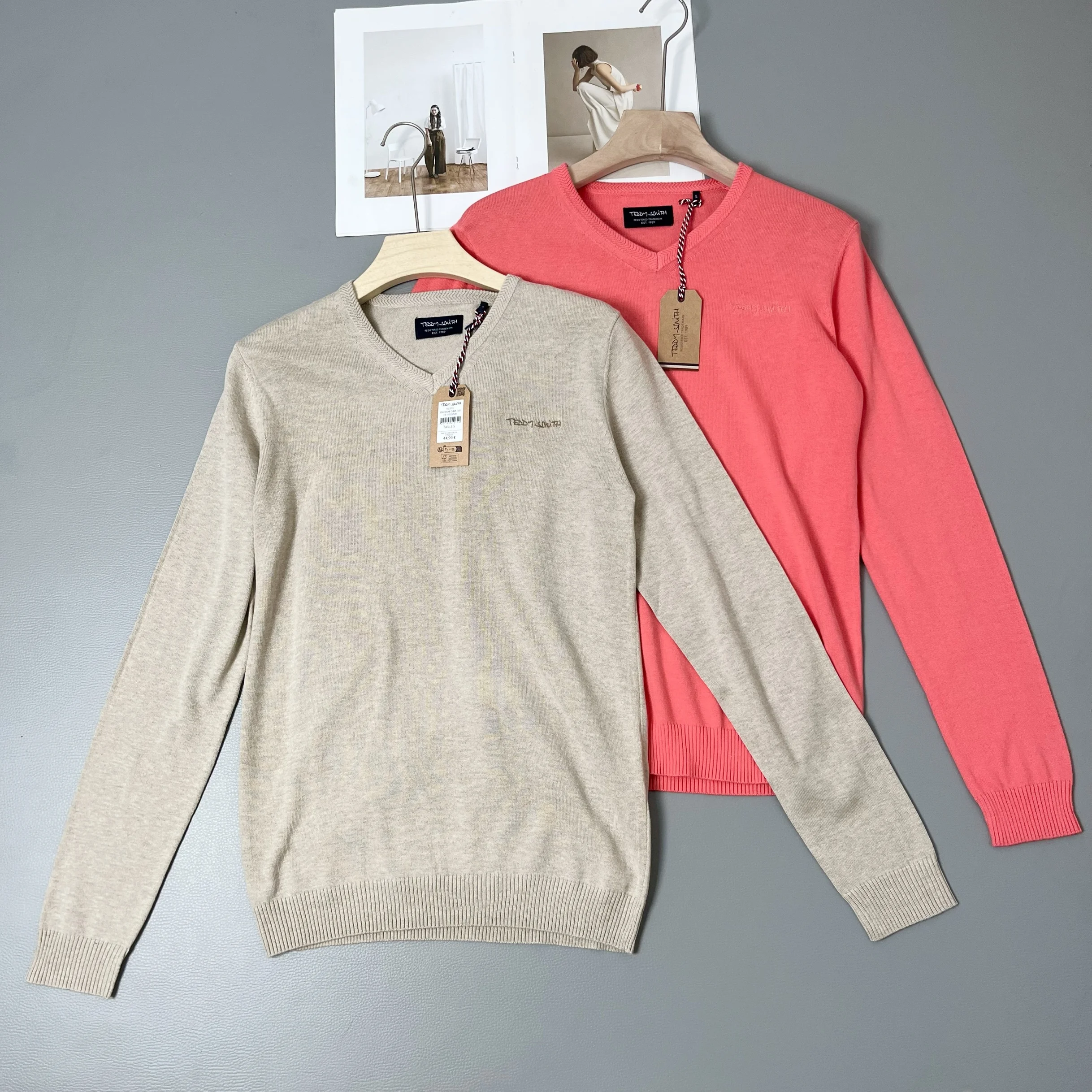 

Casual Loose Knitted Base irt Men's Combed Cotton Sweater V-Ne Embroidery Cotton Tead Autumn Winter Youth Vitali Sle