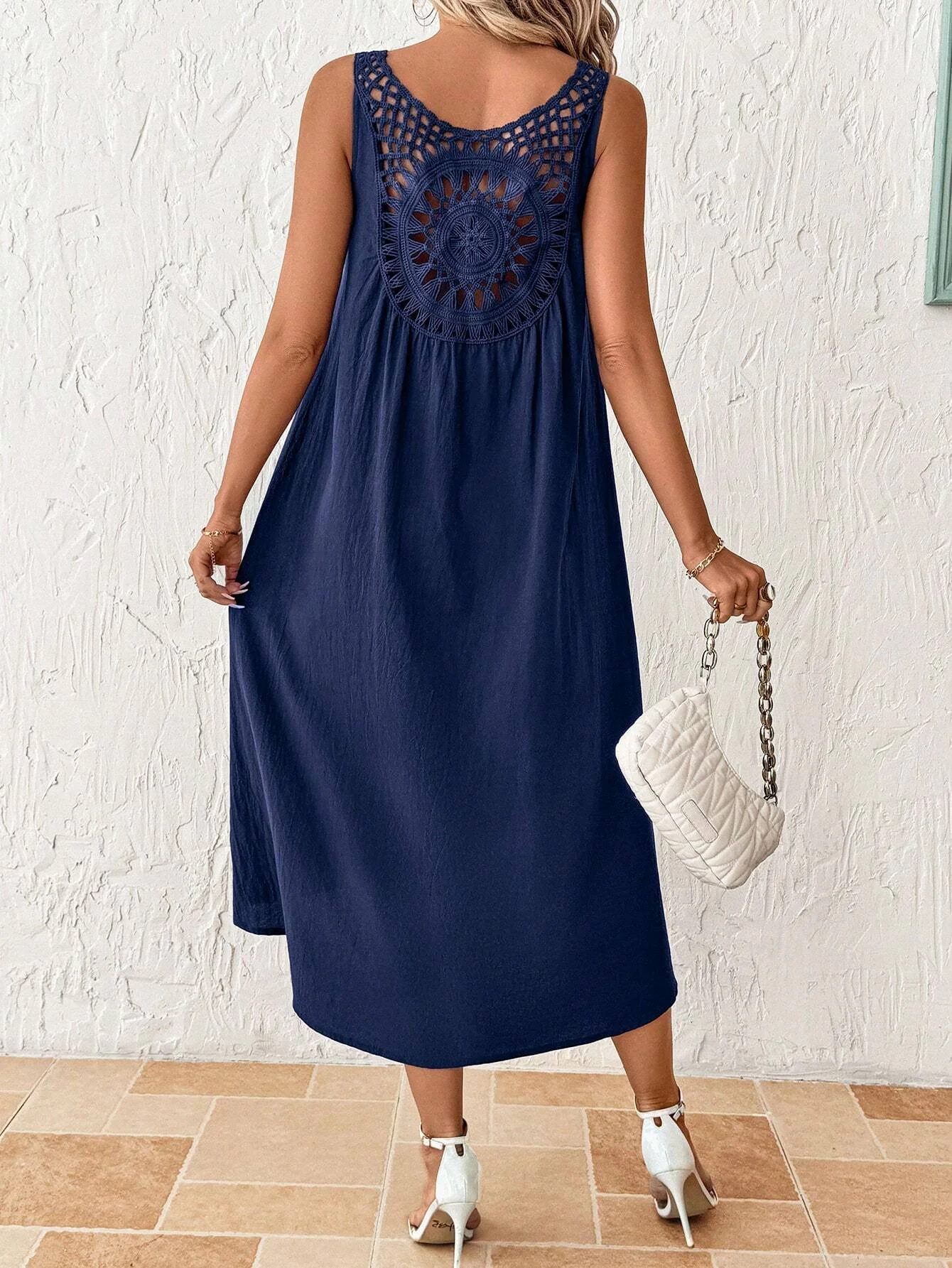 ネイビーブルーのラウンドネックノースリーブゆったりとした快適なレースパッチワークバケーションドレス