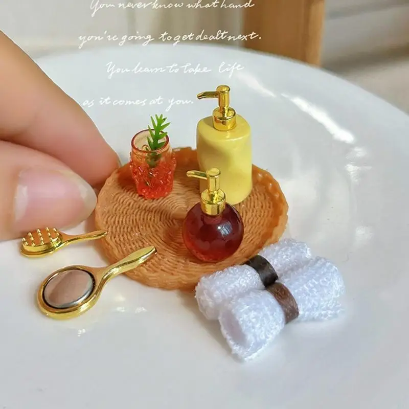 

Creative Miniature Bathroom Toiletries Set Resin Figure Doll House Accessories With Fine Detail For Scene Decoration A2UB