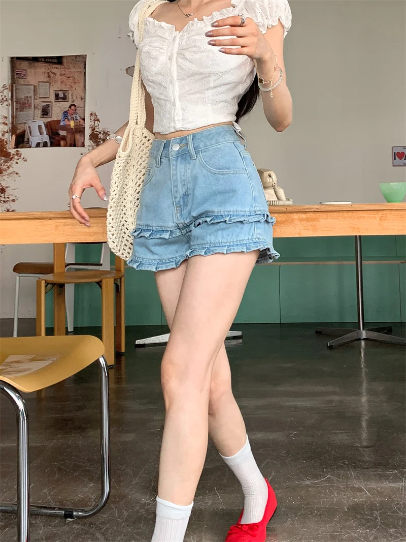 Daily OOTD: Light blue double-layer ruffle trim high-waisted women's denim shorts A-line slightly stretchy slimming hot pants for a sexy look
