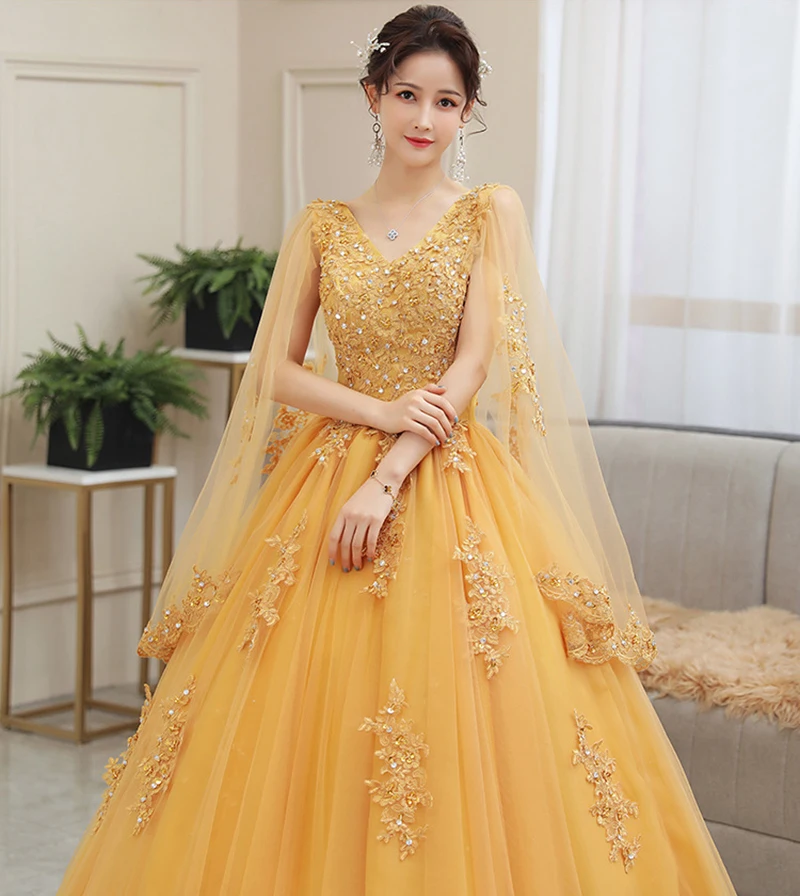 Golden ชุดไปงานเต้นรำ Quinceanera กับ Cape V คอลูกไม้ Appliques Beaded เจ้าหญิงชุดราตรีหวาน16ชุด Vestido De 15 anos