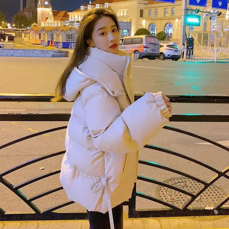 سترة قطن كبيرة جدًا 300 رطل للنساء لخريف وشتاء 2025 سترة دافئة جديدة فضفاضة وسميكة برباط