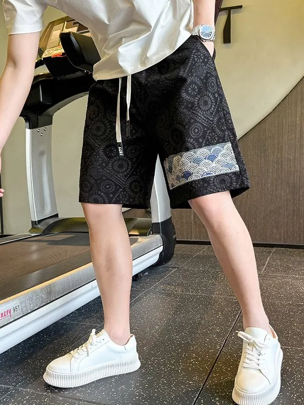 

Летние мужские спортивные шорты 2026 года от модного бренда: тонкие, повседневные, городские, с пятью вставками, свободного кроя, со средней посадкой, прямые штанины