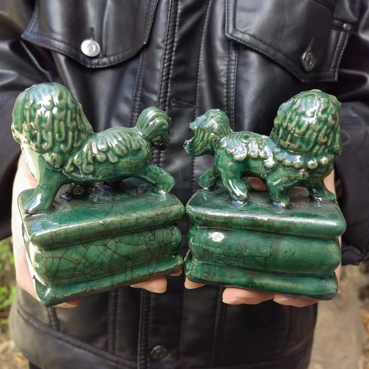 Pair Beijing Lions Fu Foo Dog lion Statues green Ceramic Chinese Feng Shui Decor Prosperity Home and Office Sculpture Gift for