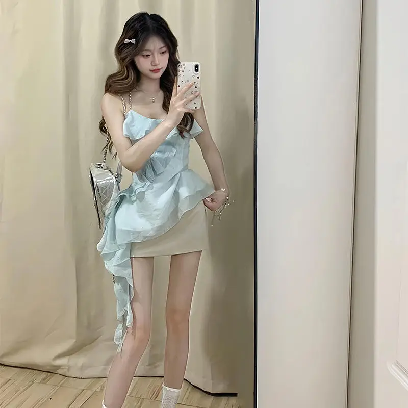 두 조각 세트 여성 의상 여름 새로운 하이 엔드 디자인 불규칙한 프릴 서스펜더 조끼 짧은 탑과 하이 웨이스트 슬림 스커트