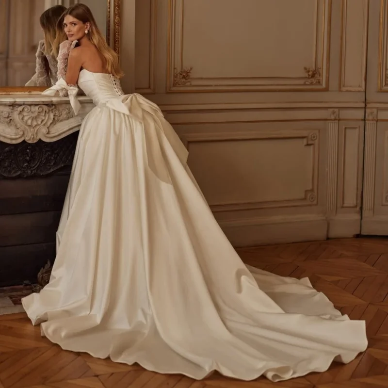 Robes de mariée simples en satin blanc ivoire, fente en dentelle superposée de ligne a, robes de mariée à perles, sur mesure