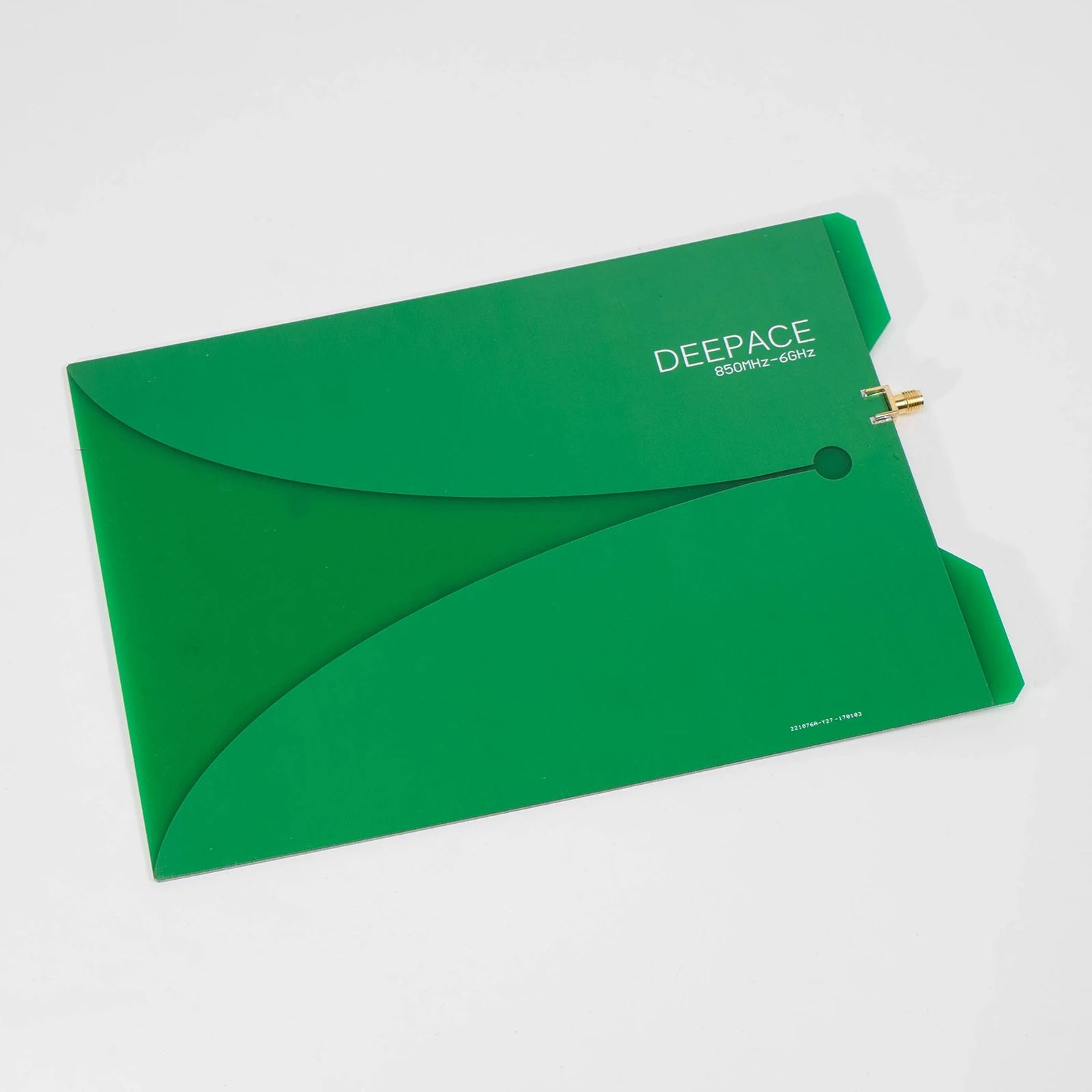 

R103C Широкополосная направленная антенна 6 ГГц 7 дБи Антенна связи дрона с высоким коэффициентом усиления ADS-B для передачи изображения