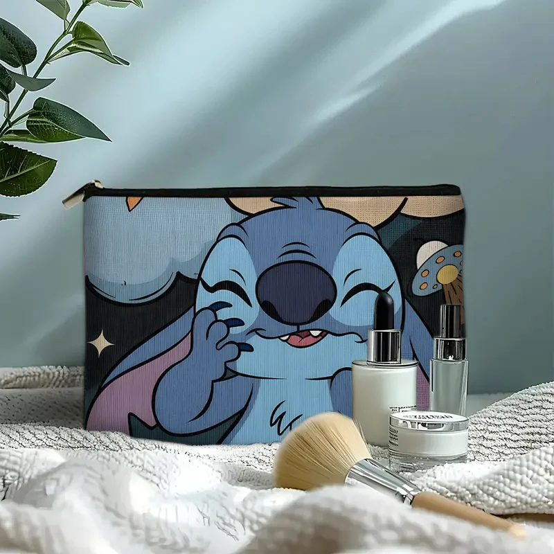 Bolsa de maquillaje con temática espacial de Disney Stitch, bonito estampado de dibujos animados, bonita bolsa multifuncional con cremallera para mujer, bolsa de almacenamiento de joyas, bolsa de almacenamiento con cremallera de viaje perfecta, 1 pieza