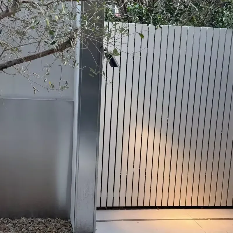 Custom Prime Modern Design White Aluminum Privacy Fence Panels 6 Feet Powder Coated Vertical Slat Garden Fencing Villa