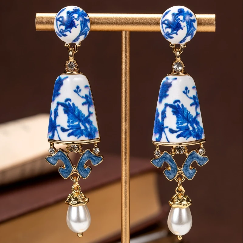 

Palace Style Blue and White Porcelain Vase Earrings Vintage New Chinese Classical Pendant Stud Earrings for Women