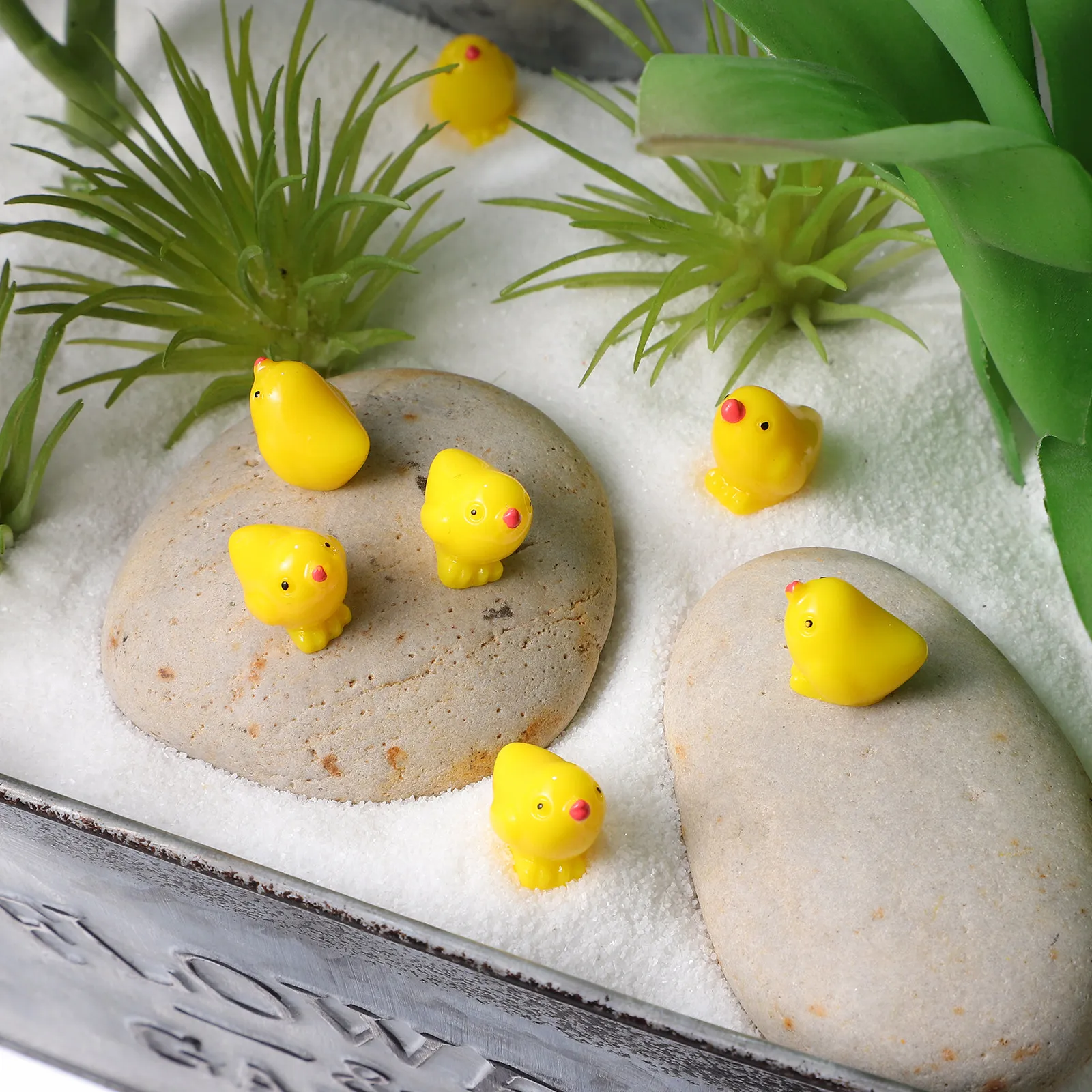 200Pcs Micro Landscape Miniature Chicken Resin Decorations Bulk Set Tiny Chick Ornaments for Garden Hiding Simulation