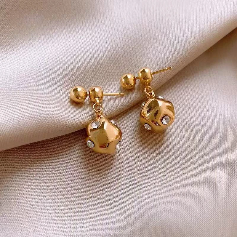 Design sense Lrregular Cut Metal Ball Gold Color Pendant Earrings Unusual Jewelry Ear Accessories For Women 2024 Christmas Party