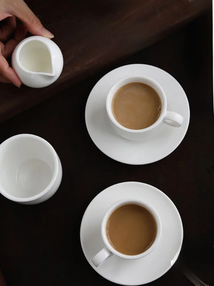 

Кофейный сервиз JOJOS L PD Ci в европейском стиле с рельефным дизайном: чайник, кофейные чашки с блюдцами, молочник. Скандинавский стиль для дома.