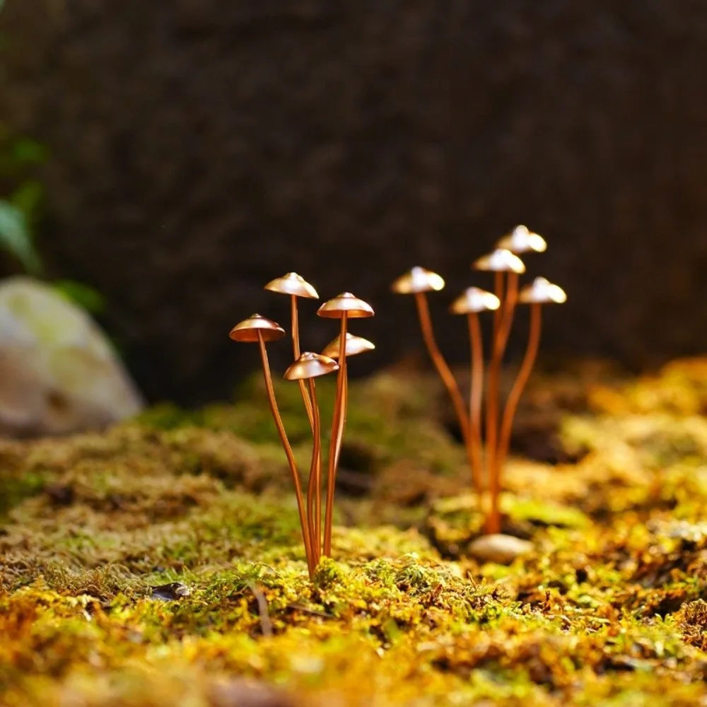 

Cute Metal Mini Mushroom Garden Stakes Five-headed mushroom Garden Mushroom Garden Statue Potted Flower Mushroom Potted