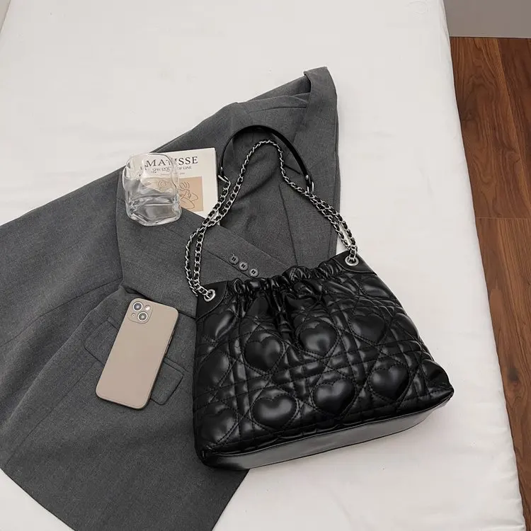 Stilvolle und schlichte Damentaschen mit Kette, vielseitige One-Shoulder-Taschen, schräge Spanntaschen für Pendlerinnen