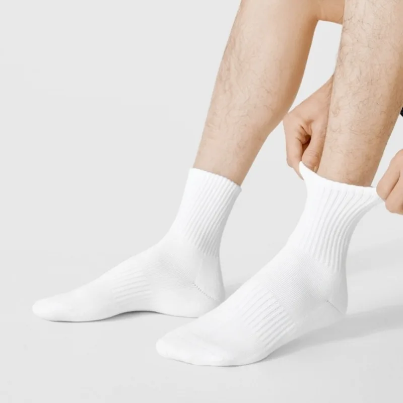 Calcetines deportivos para hombre, medias suaves y cálidas de Color sólido, transpirables, informales, de tubo medio largo, Color blanco y negro,