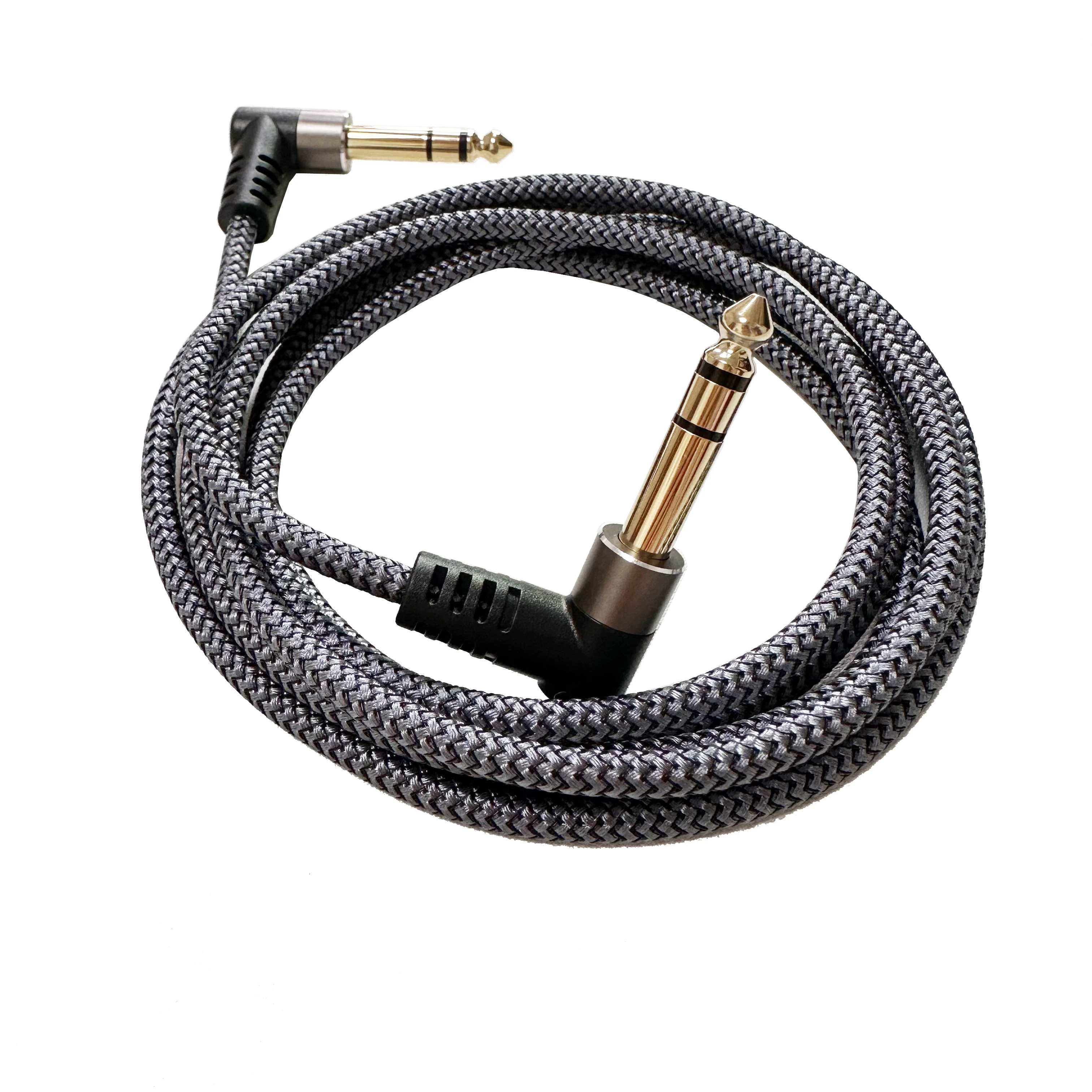 Kabel instrumentowy TRS o średnicy 1/4 cala, z wtykiem kątowym 6,35 mm, do podłączenia urządzeń audio, np. miksera, wzmacniacza, klawiatury basowej. — zdjęcie produktu 4