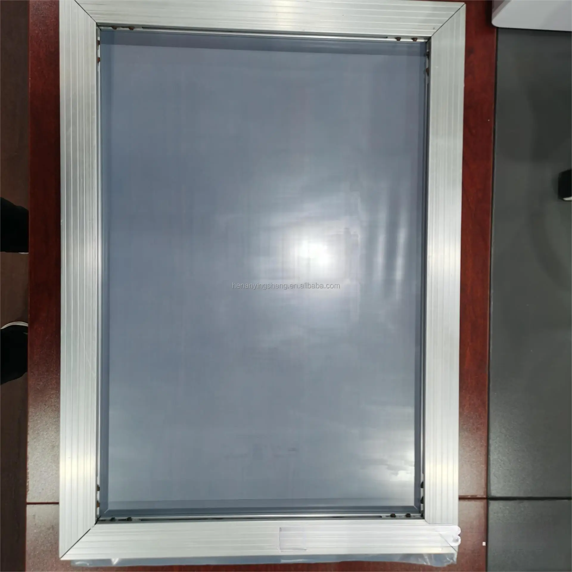 Marco metálico para fabricante de pantallas digitales TLF