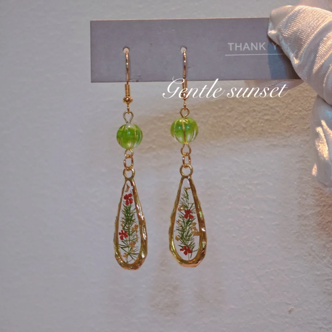 3237 Wholesale Christmas Style Plant Specimen Dried Flower Earrings Czech Glass Pumpkin Pendant Earrings Creative Birthday Gift