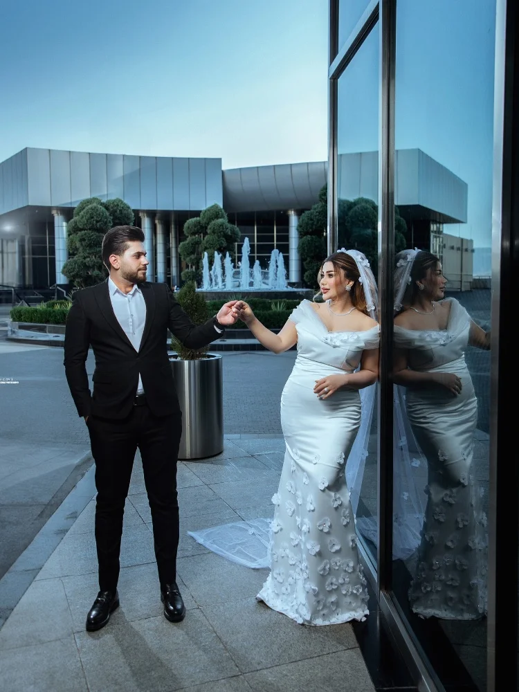 

Modern Wedding Dresses V-Neck Sleeveless Mermaid Bride Dress Flowers Beading Garden Bridal Gown vestidos de novia Customized