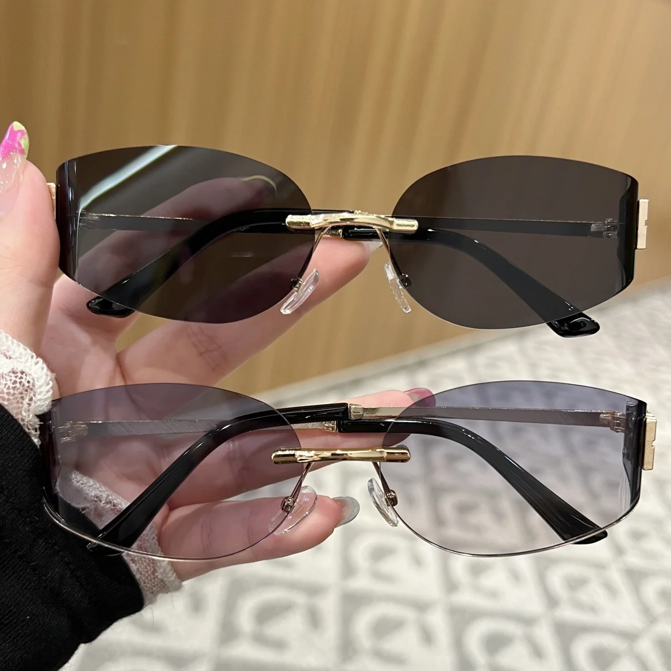 2er-Set Damen-Sonnenbrillen: Neue Trendige Y2K „Sweet Cool Girl“-Brille mit gebogener Form, rahmenlos, abgeschrägte Kanten, für Reisen, Urlaub, Autofahren, modische Sonnenbrille