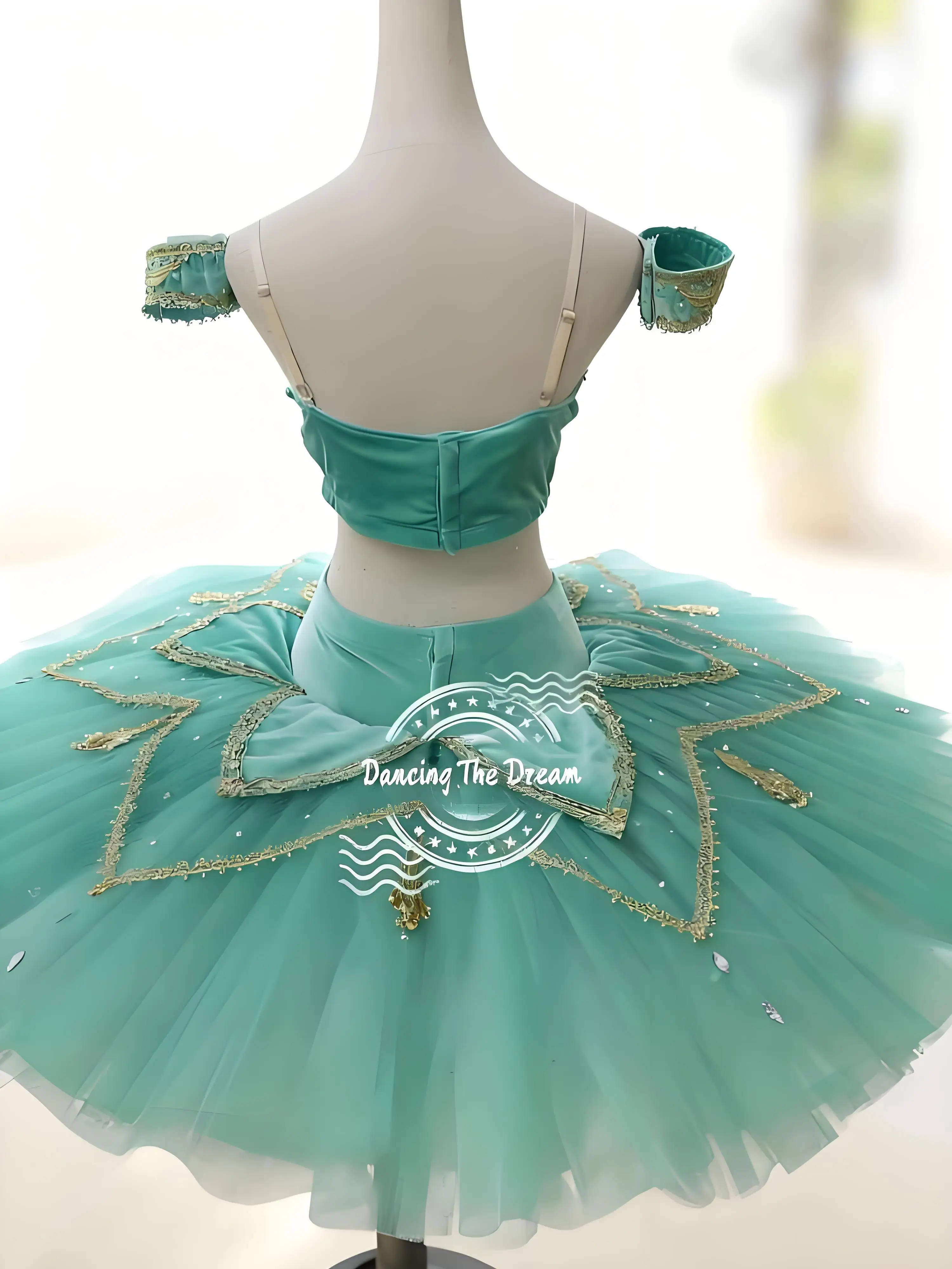 توتو باليه أرجواني مخملي وتول مع دانتيل أرجواني بنفسجي مطرز باللون الذهبي - توتو باليه مخملي معطر بشريط ذهبي