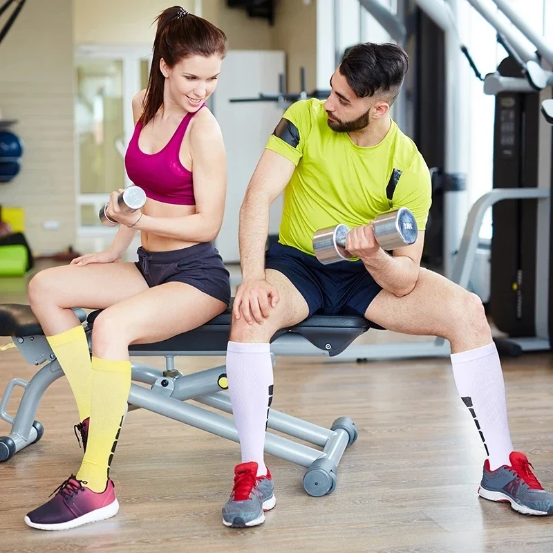 1/2 Pary Skarpet Kompresyjnych Skarpety na Żylaki Skarpety Piłkarskie Długie Skarpety Sportowe Wygodne Skarpety do Aktywności na Świeżym Powietrzu Skarpety Pielęgniarskie Skarpety do Jogi Skarpety Męskie Damskie YS1007