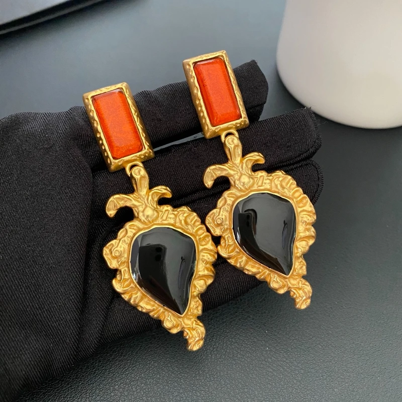 

Europe America Vintage Heart Ear Clip Luxury Earrings Women Designer Romantic Jewelry Trend