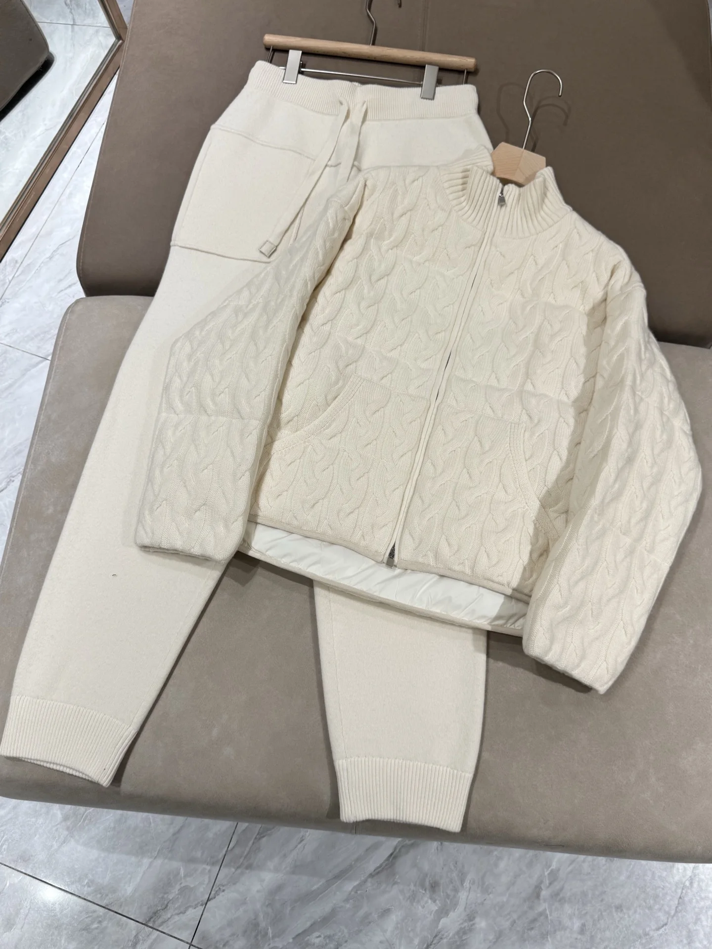 Mode neue einfarbig kaschmir gestrickte beiläufige frauen anzug reißverschluss rundhals gänsedaunen warme jacke lange hosen zwei-stück set