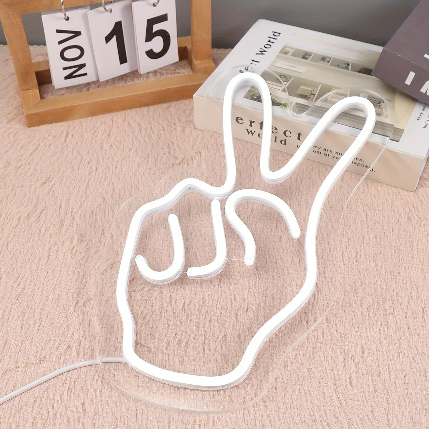 นีออนท่าทางชัยชนะ โคมไฟติดผนังนีออนสีขาวนวนิยาย เหมาะสําหรับงานปาร์ตี้ครอบครัวและการตกแต่งวันหยุด