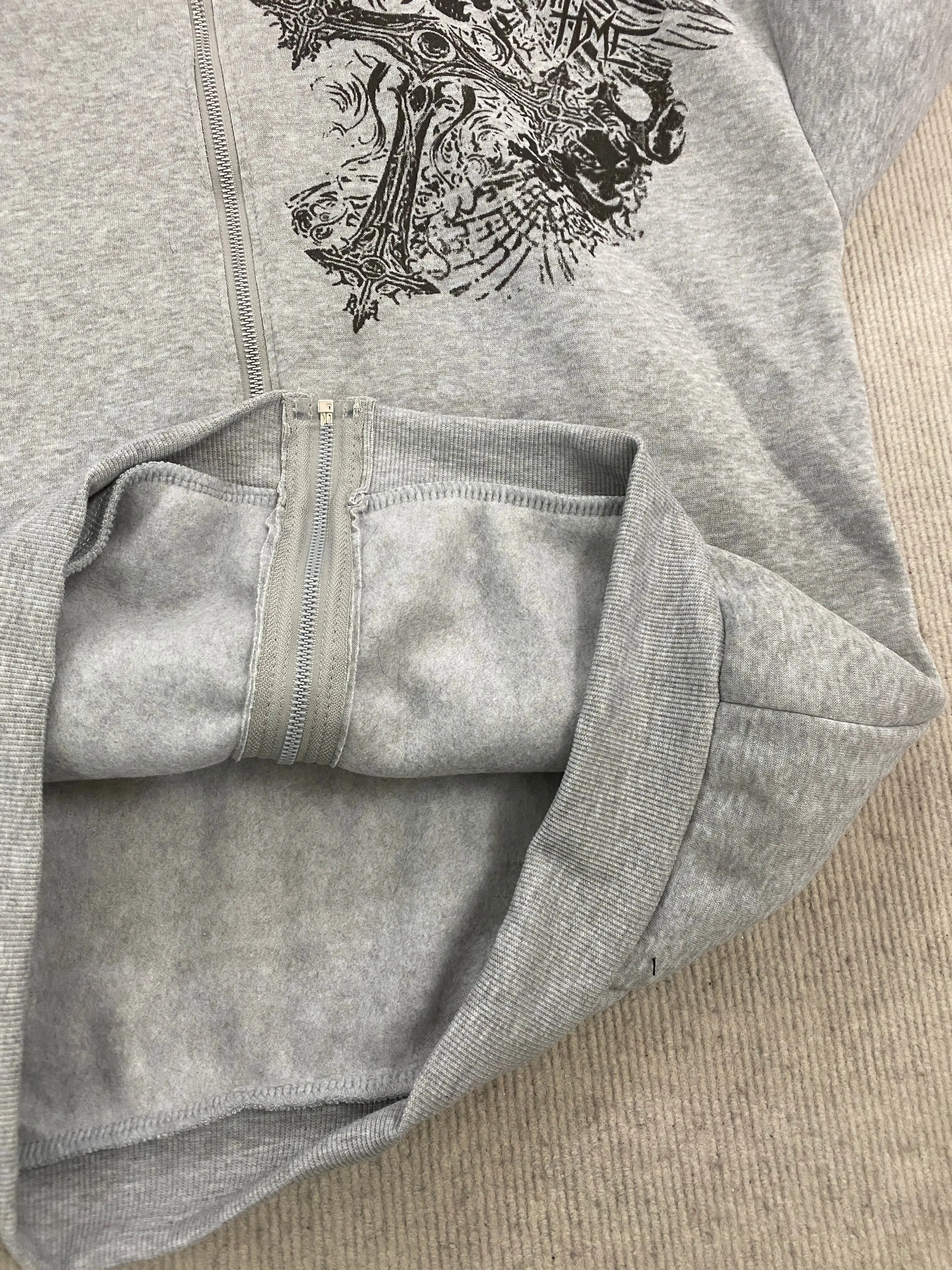 Kapuzenpullover mit Kunstfellkragen und Reißverschluss, Totenkopf-Kreuz-Print, Retro-Oversized-Gothic-Streetwear, Punk-Langarmjacke – Detail 9