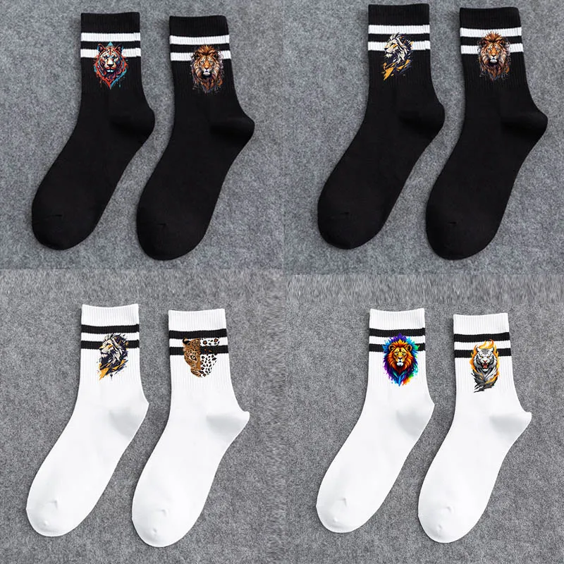 

Leopard Lion Tiger Animal Middle Tube Socks for Men Women in White and Black Streetwear Harajuku Fashion Breathable Casual Socks