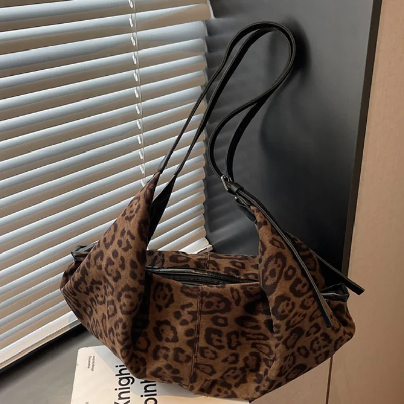 

Leopard Print Suede Shoulder Bag Women's Large Capacity Sailboat Shaped Handbag Retro Double Shoulder Strap Zipper Crossbody Bag
