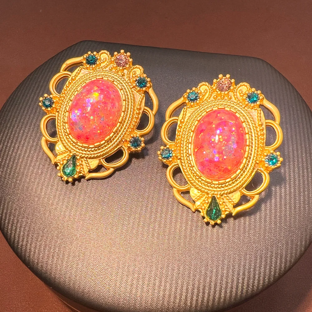 Retro court style pink stud earrings, French Hepburn style versatile temperament elegant vintage medium antique style plated wit