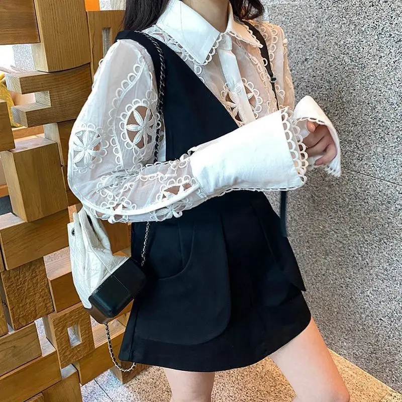 New 2023 Spring and Autumn Women\'s Shirt Collar Lace Retro Hollow Western Style Shirt Long Sleeved White Lace Sunscreen Tops