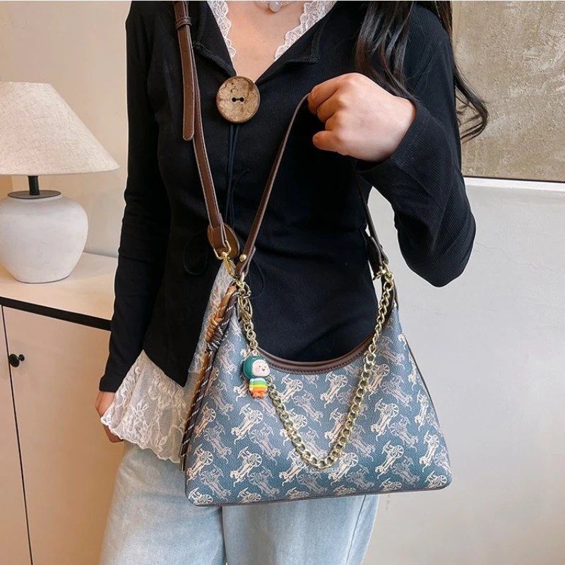 

Роскошная сумка Hot Pick 2025. Удобная для студентов сумка через плечо с деталями Майяра. Модный школьный стиль. Организованные отделения.