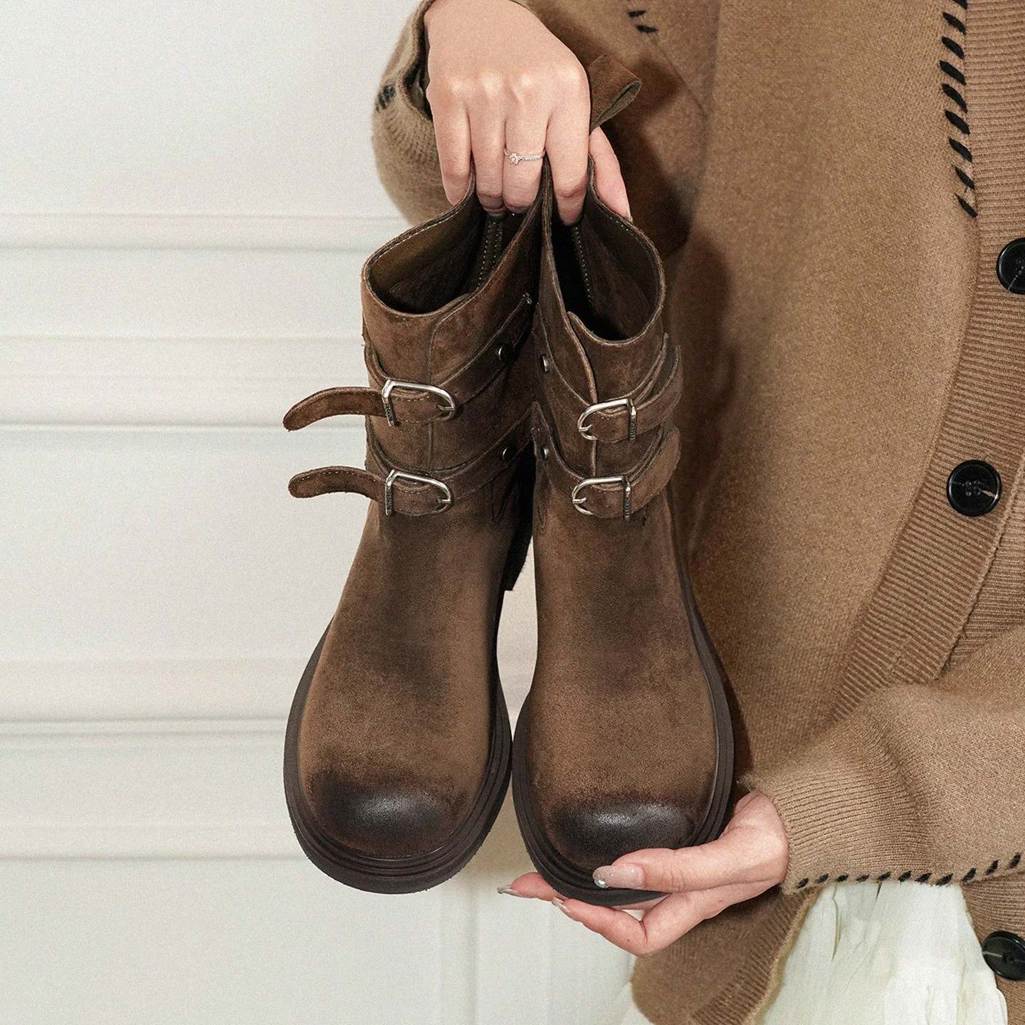 

Женские модные ковбойские сапоги в стиле ретро с пряжкой на ремне, тонкие короткие ботинки, женские мотоциклетные ботинки Майяра