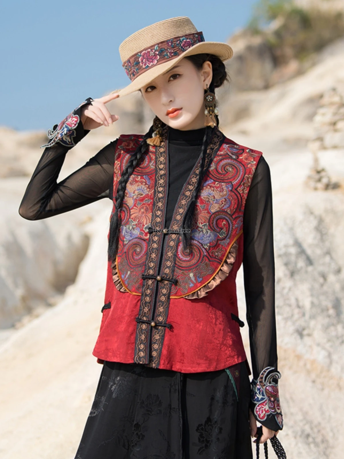 

2025 autumn retro chinese national style vest waistcoat ethnic v-neck sleeveless cheongsam button embroidery sleeveless top t001