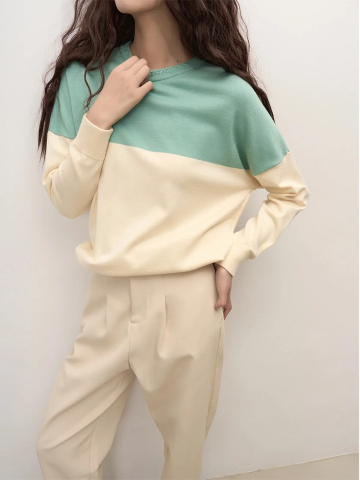 

Мягкий свободный вязаный свитер с круглым вырезом, кружевной отделкой, в стиле бохо, цвет мятный, повседневный, удобный женский топ