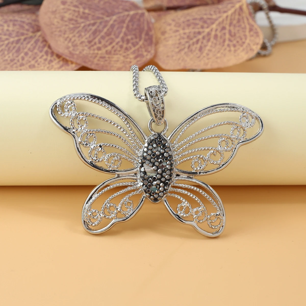 

New Style Metal Butterfly Animal Pendant Necklace Rhinestones Charms Stainless Steel Chain Choker Necklaces Jewelry Fashion Gift