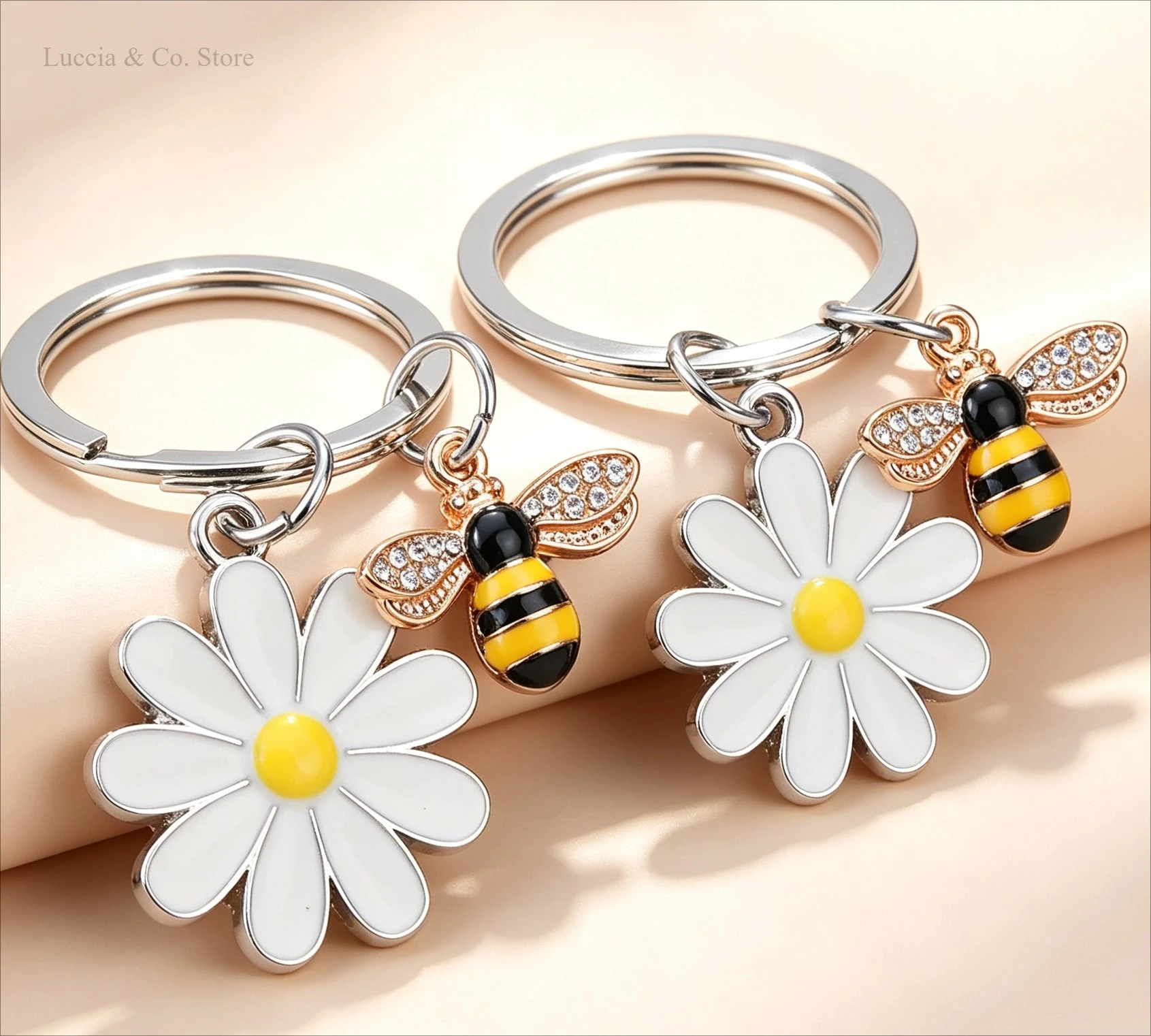 Daisy Bee Keychain Enamel Flower Key Ring Pendant Metal Alloy Bag Charm for Women Girls Backpack Handbag Decor Gift