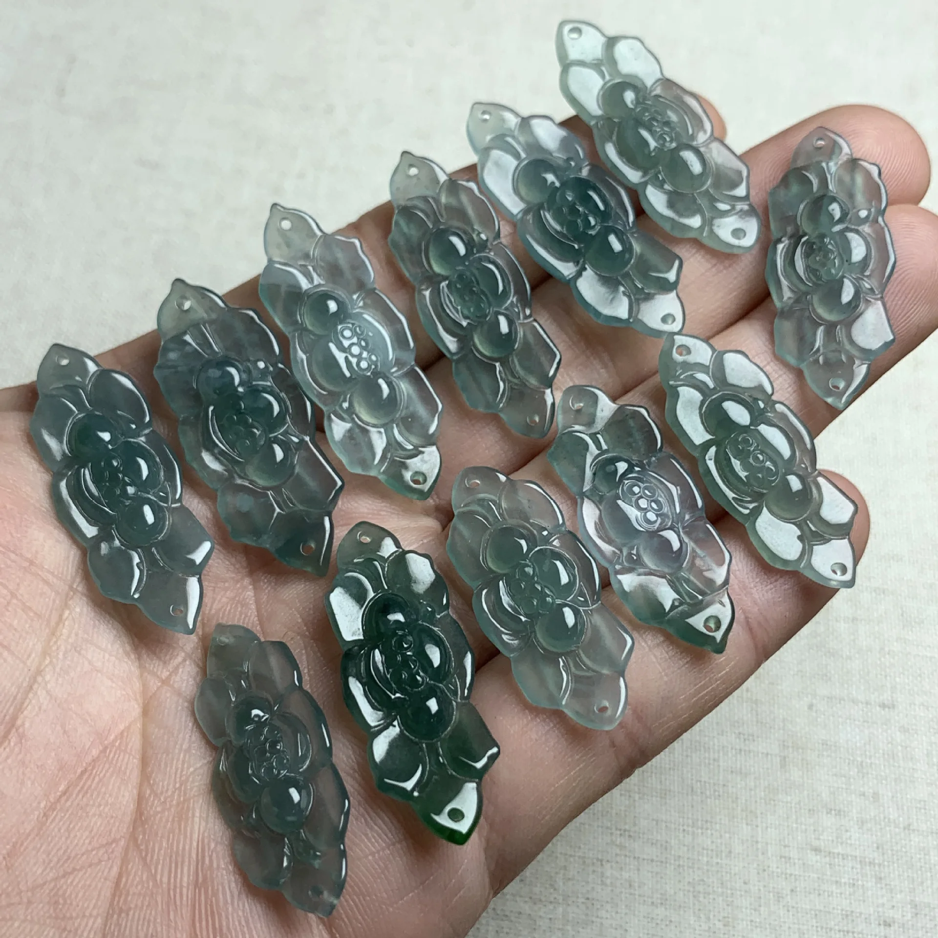 

Natural Myanmar Jade A-grade Small Flower Loose Pieces Lotus Ice Blue Water Jadeite Bracelet Handmade Accessories Wholesale